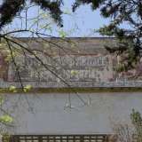 Sulla facciata dell'antica Villa Capriati (che ospit� i neonati dal 1932 al 1956) � possibile leggere ancora oggi la scritta " Istituto provinciale per l'infanzia"
 
